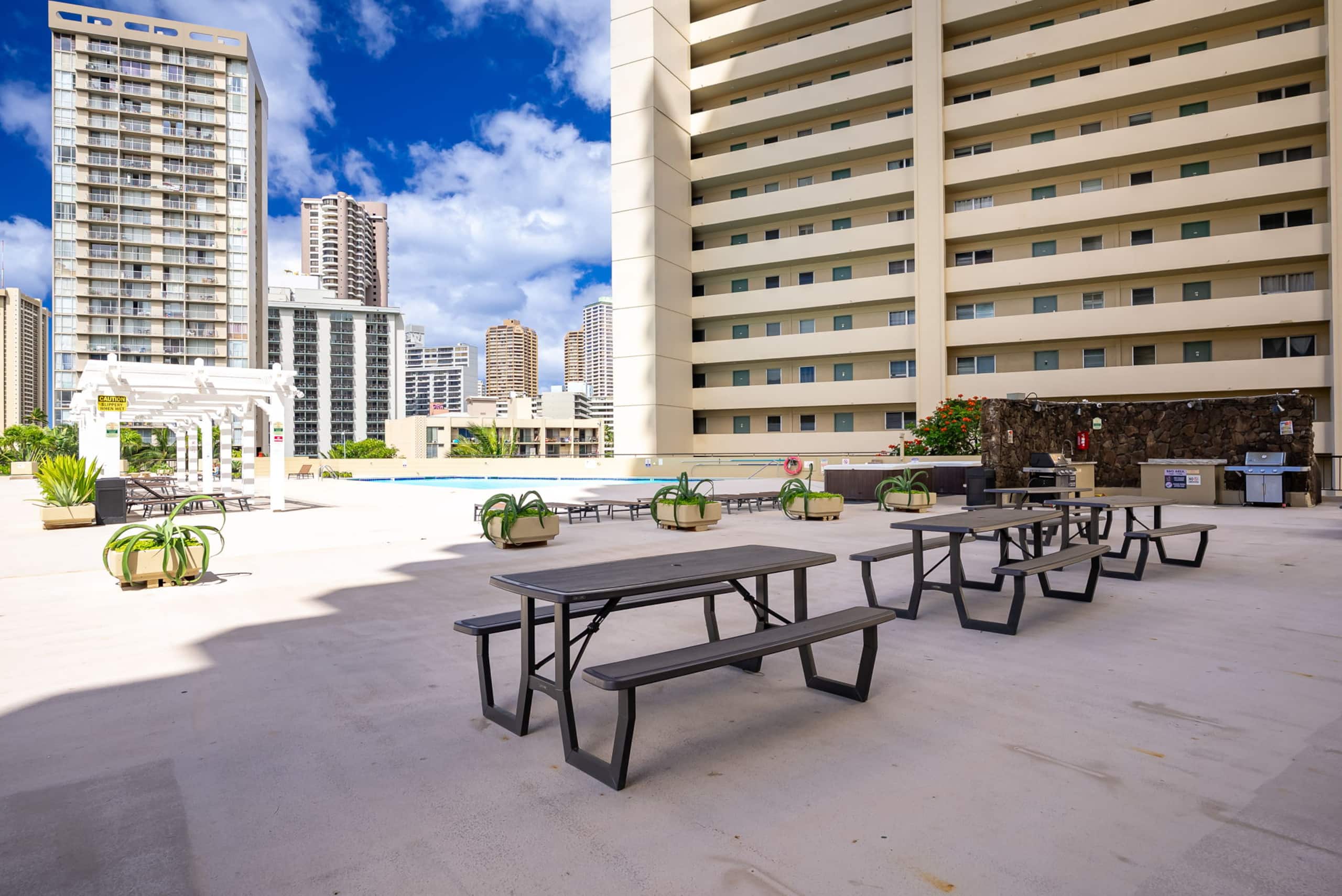 Condo in Honolulu · ★4.88 · 2 bedrooms · 4 beds · 2 private baths - Image 40