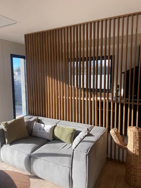 An air of Provence cottage with Jacuzzi