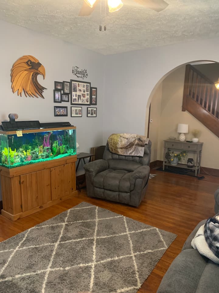 Updated Home With Game Room - South Shore, KY