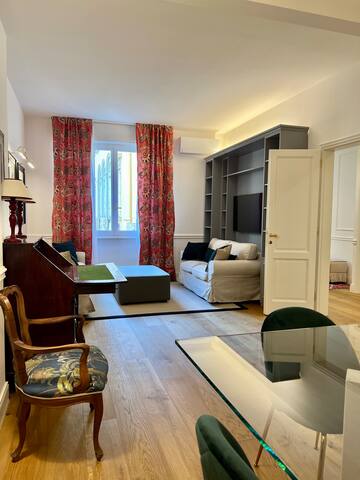 Newly renovated luxury flat in central Florence gallery image 5