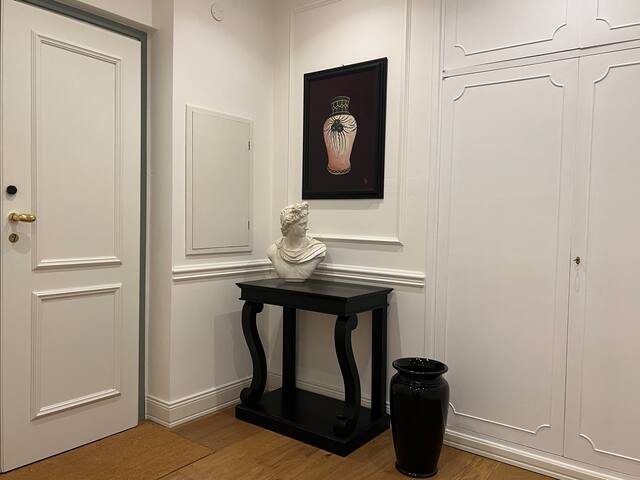 Newly renovated luxury flat in central Florence gallery image 3