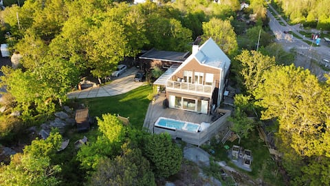 Seaside luxury villa with pool, 250m2