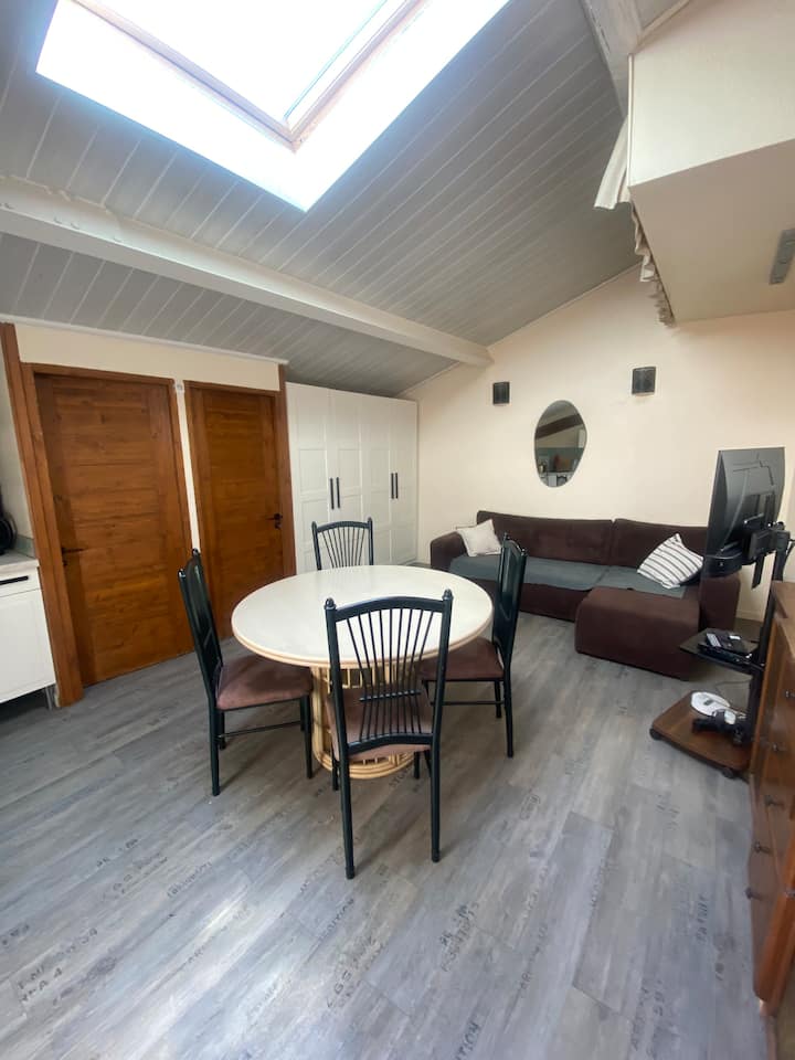 Port De Nice, Bel Appartement - Niza