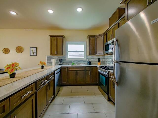 Spacious three-bedroom apt near New York City gallery image 3