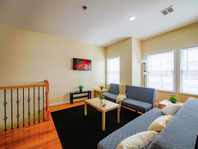 Spacious three-bedroom apt near New York City gallery image 2