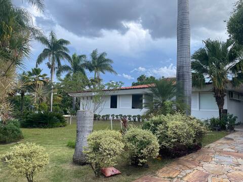 Casa Ampla na Pampulha com Jardim e Piscina