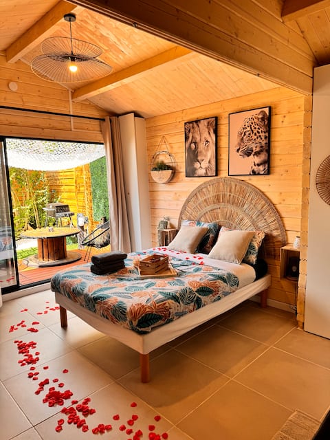 "Les Bulles d'Air'agny" chalet with hot tub