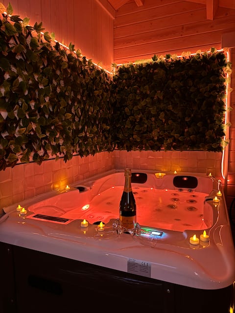 "Les Bulles d'Air'agny" chalet with hot tub