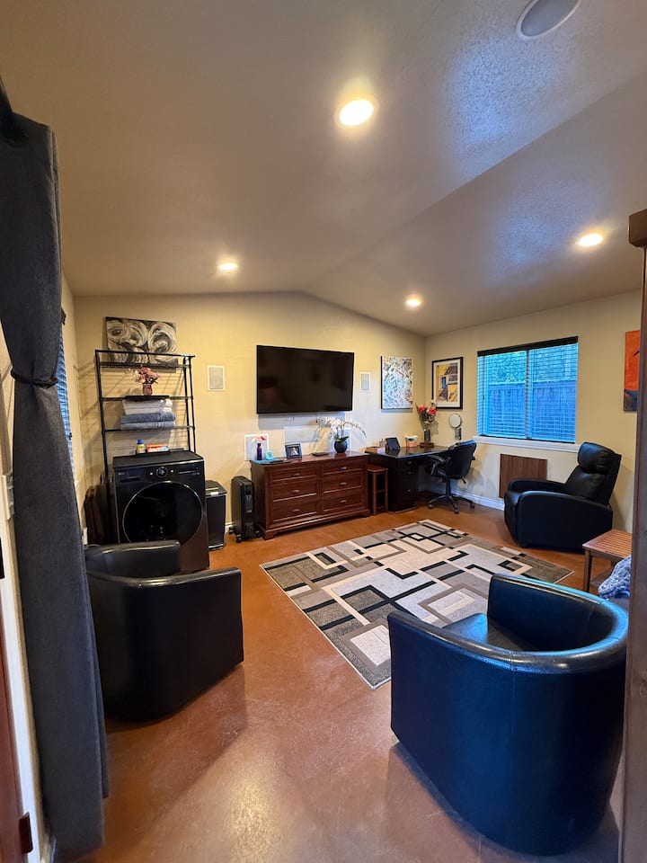 Private Backyard Bungalow W/separate Entrance - Kirkland, WA
