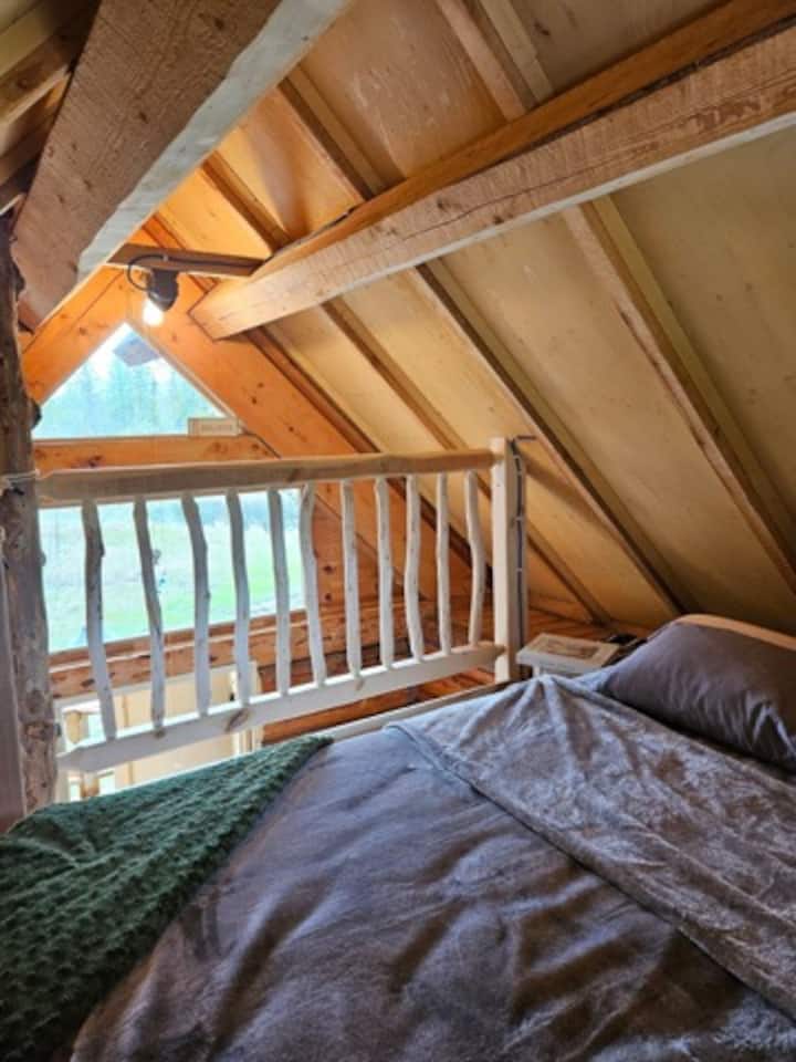Cozy Loft with great views over the pond and forest. 