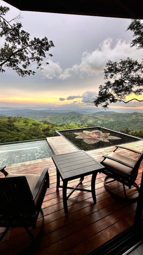 Magnolia Suite, therapeutic salt Jacuzzi, Monteverde