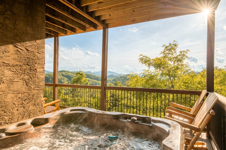 Spacious 3br Cabin W/ Hot Tub! Breathtaking Views! - Pigeon Forge, TN