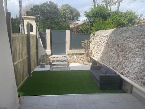 Spacious apartment with outdoor area and wifi