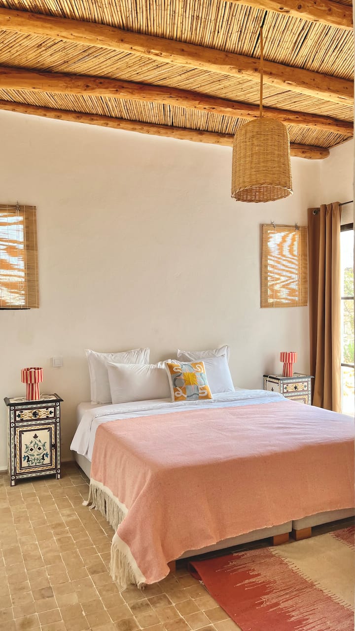 Villa Barakah Essaouira - Chambre n°3 avec terrasse - Vue Jardin - Lit double King Size (180cmx200cm)