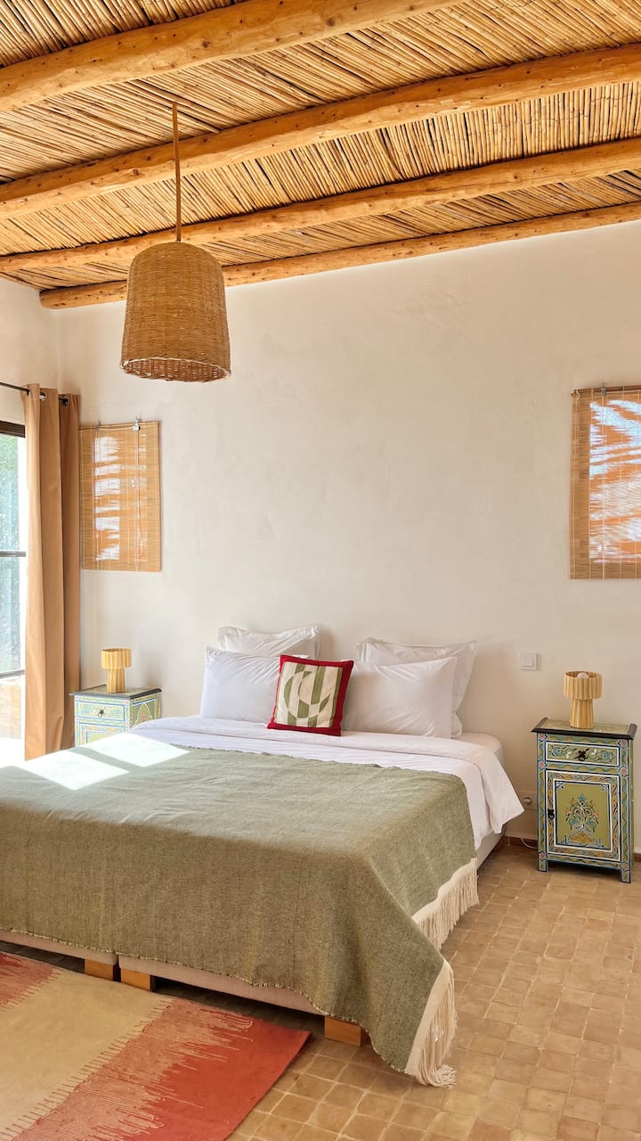 Villa Barakah Essaouira - Chambre n°4 avec terrasse - Vue Jardin - Lit double King Size (180cmx200cm)