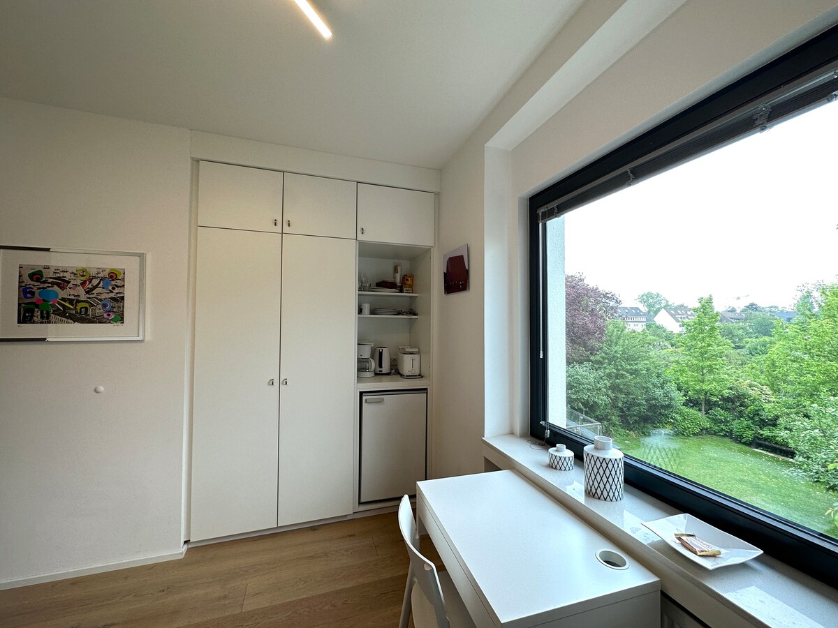 Popular Airbnb listing: Modern, quiet, fine, small + good art 2nd floor in Düsseltal