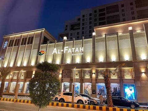 Blue Horizon Gold crest mall with massage chair.