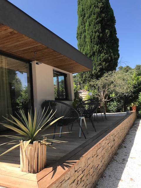 Contemporary detached house with hot tub