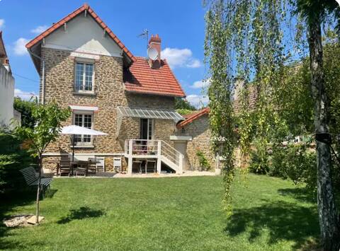 Maison en Meulière avec Jardin, Close to Paris