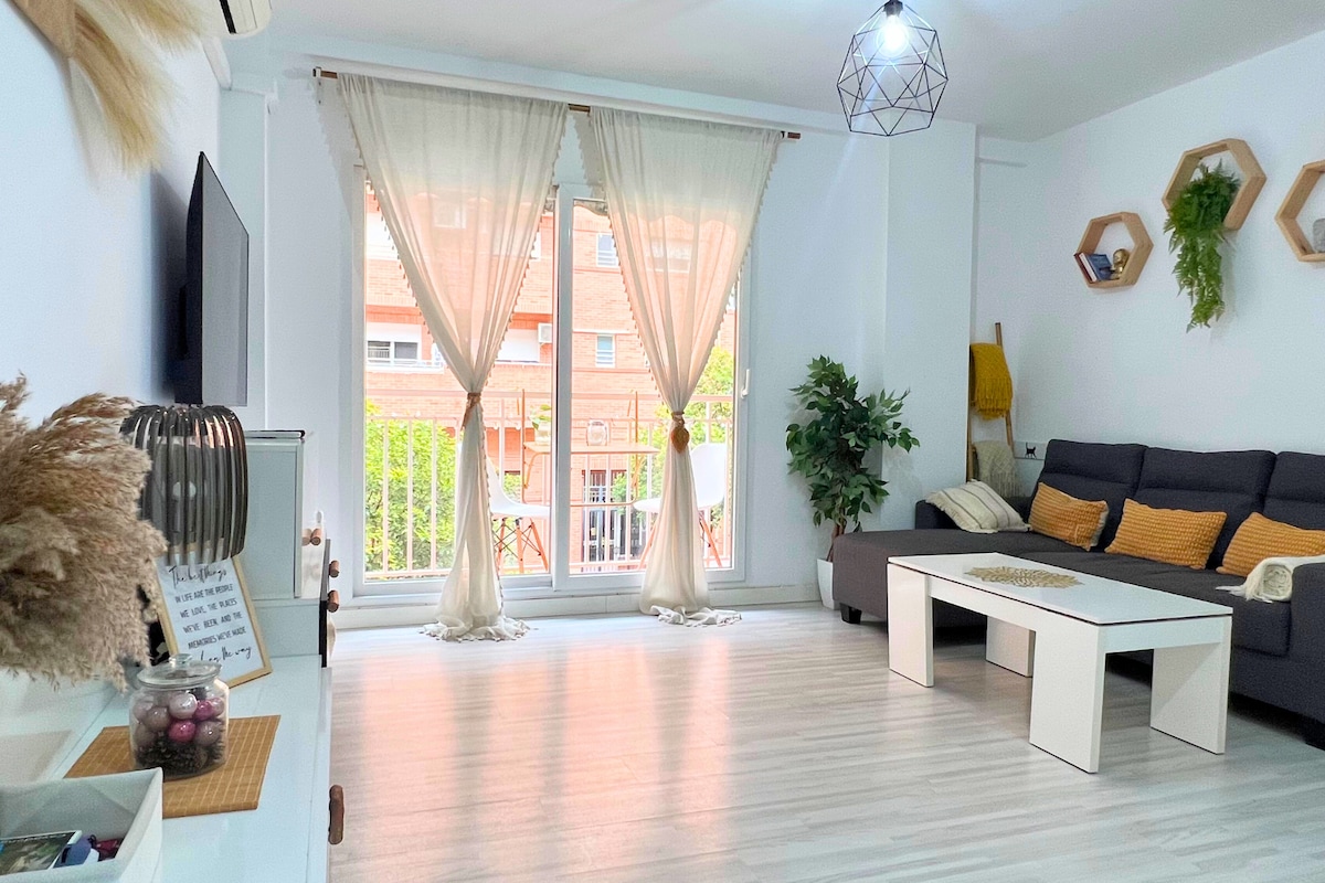 Top Airbnb: Ideal location, between the beach and downtown in Camins Al Grau