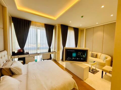 Luxurious 5 star Leela Residency near airport