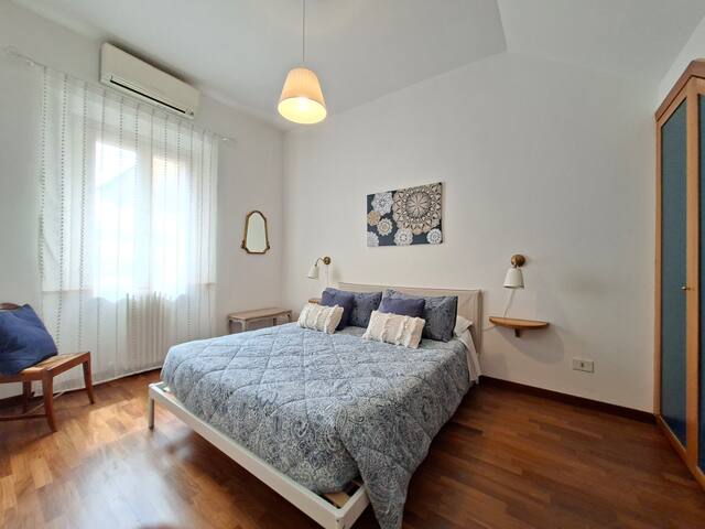 Kika – central spacious and quiet with terrace gallery image 5
