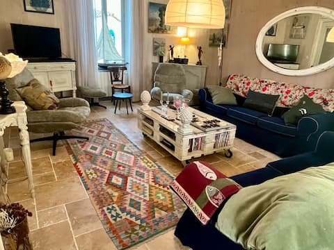 Successful Airbnb property: charming old house, swimming pool and flower garden in Le Bois Plage En Ré