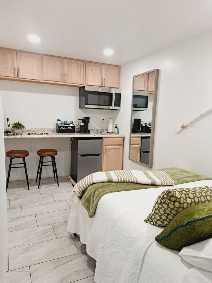 Cozy, Relaxing Studio 17 Minutes From The Beach. - Bradenton, FL