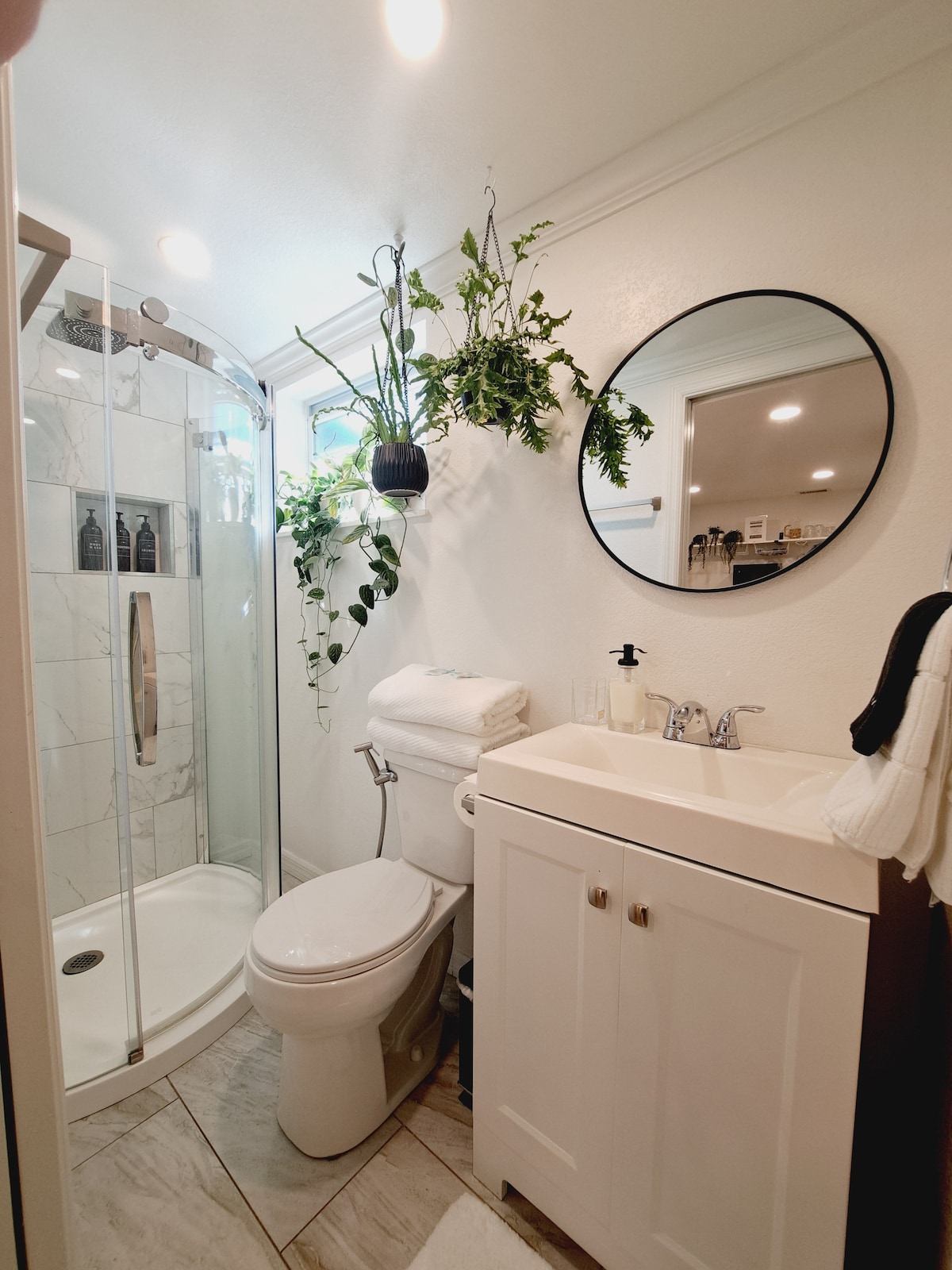 「林間の部屋」 ビーチから17分の快適でリラックスできるワンルーム。 - 借り