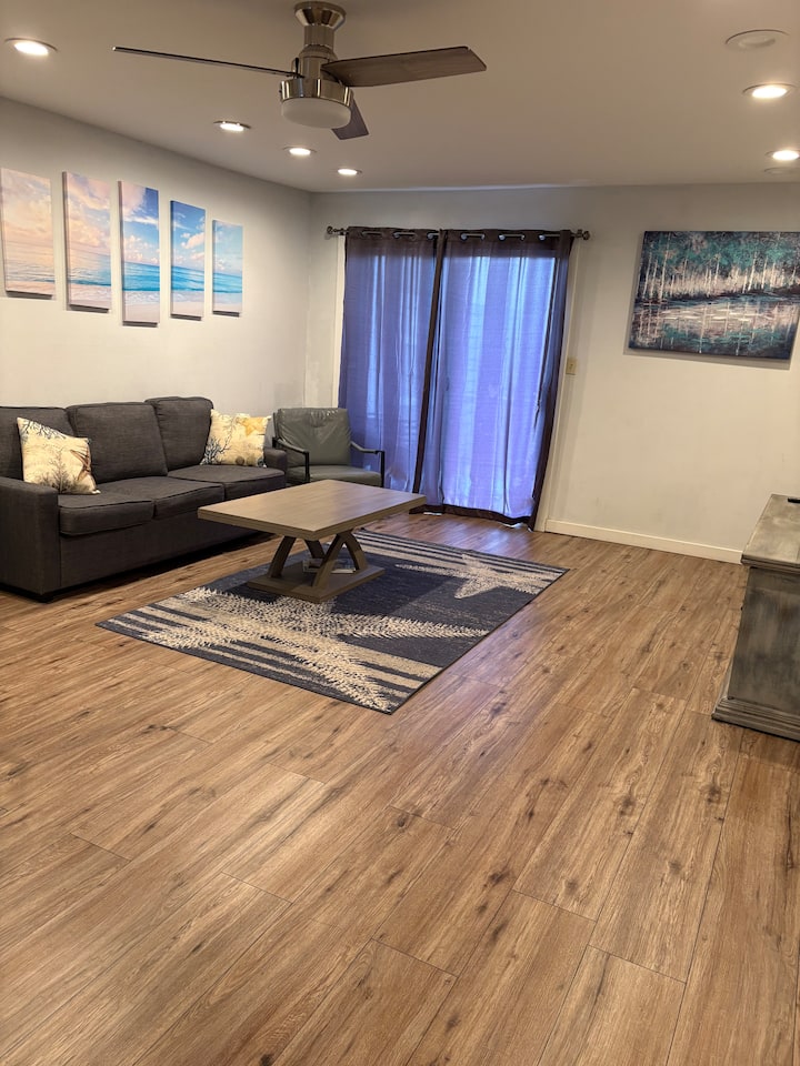 Spacious Ground Level Condo - Fort Walton Beach, FL