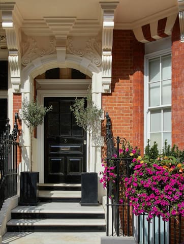 Elegant Mayfair Flat | 2BR 2BA | Walk to Oxford St gallery image 5