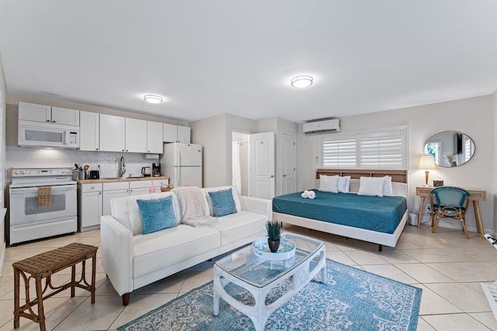 Paradise Pocket Unit A - Short Walk To Downtown - Hobe Sound, FL