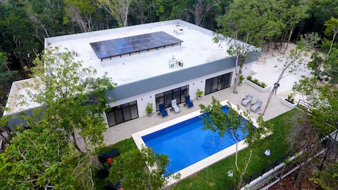 Kiin Ha - Luxurious 5-BR Villa with Swim-Up Pool