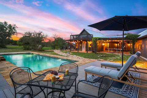 Pool, Hot Tub, Sleeps 14, Stunning 5-Acre Retreat!