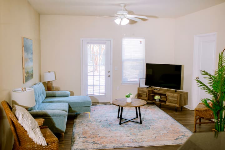 3br 2ba- King Bed- Pool And Gym - Goose Creek, SC