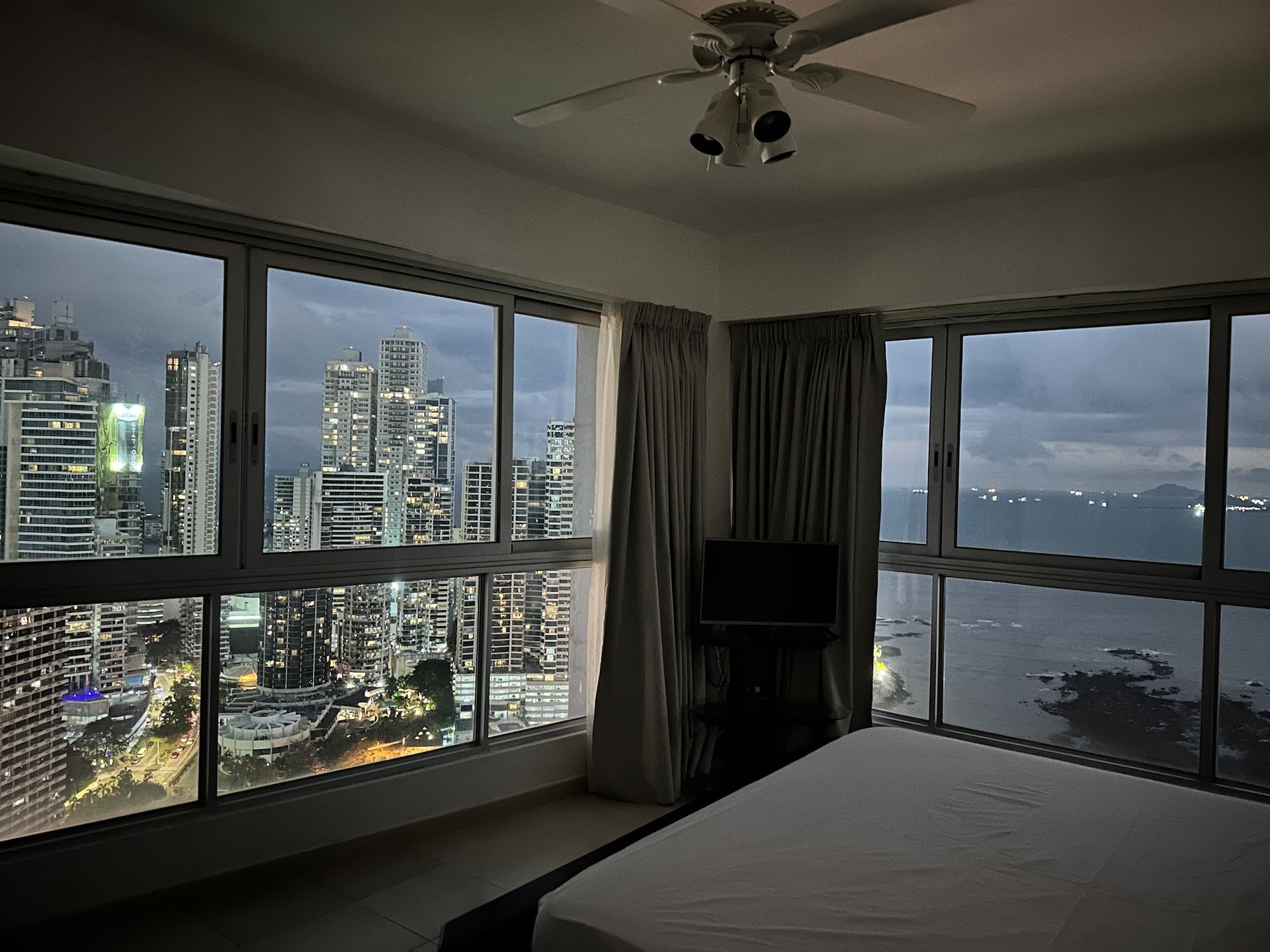 Ocean view apartment in Panama city Av Balboa — foto 4