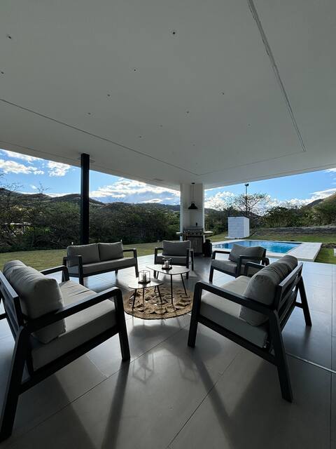 Luxury house with pool in Malacatos