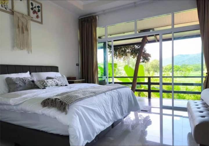 The Moonlight At Chan Home Stay บ้านริมคลอง - Thailand