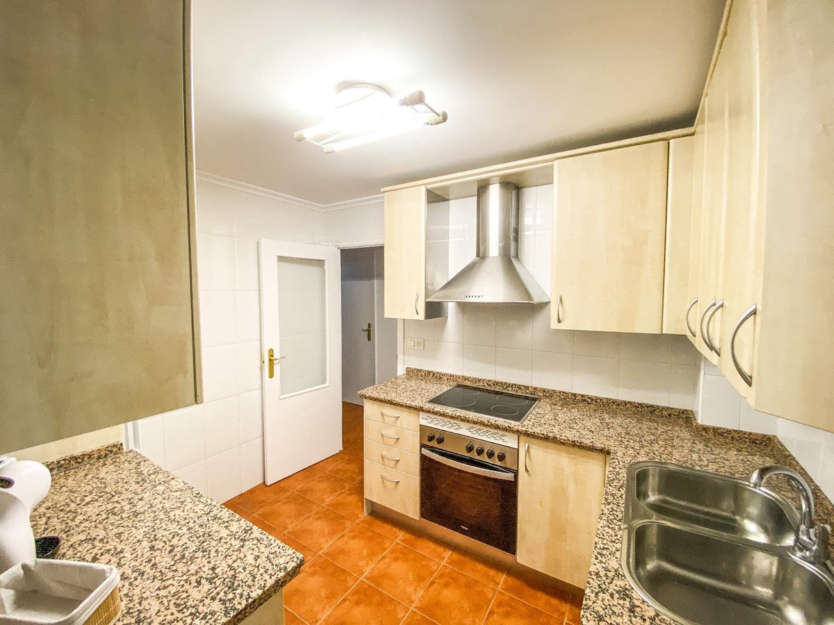 Popular Airbnb listing: Centrally located apartment with 6 bedrooms, 8 beds in Salamanca