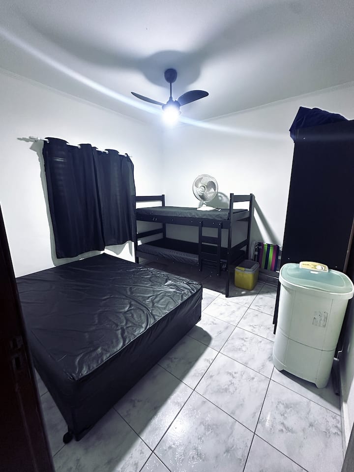 Schlafzimmer 1