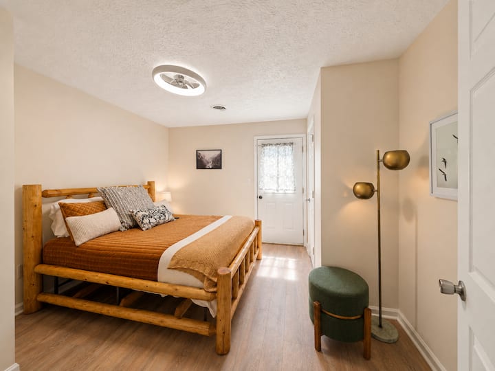 Dream Lodge Near Dollywood | Leconte | Pets Ok - Pigeon Forge, TN