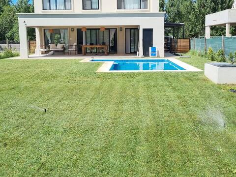 casa a estrenar con playa privada
