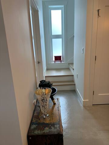 Charming Country Home West Pt Grey, UBC, Kits. gallery image 5