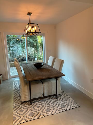 Charming Country Home West Pt Grey, UBC, Kits. gallery image 2