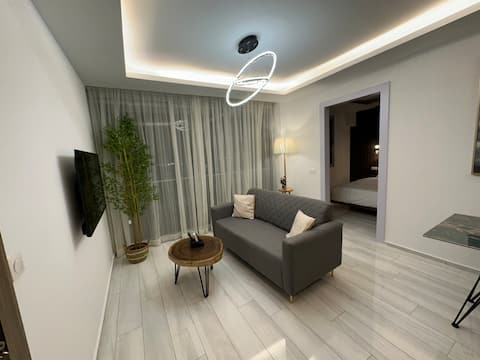 Bark Luxury Apartment @Signal Laguna