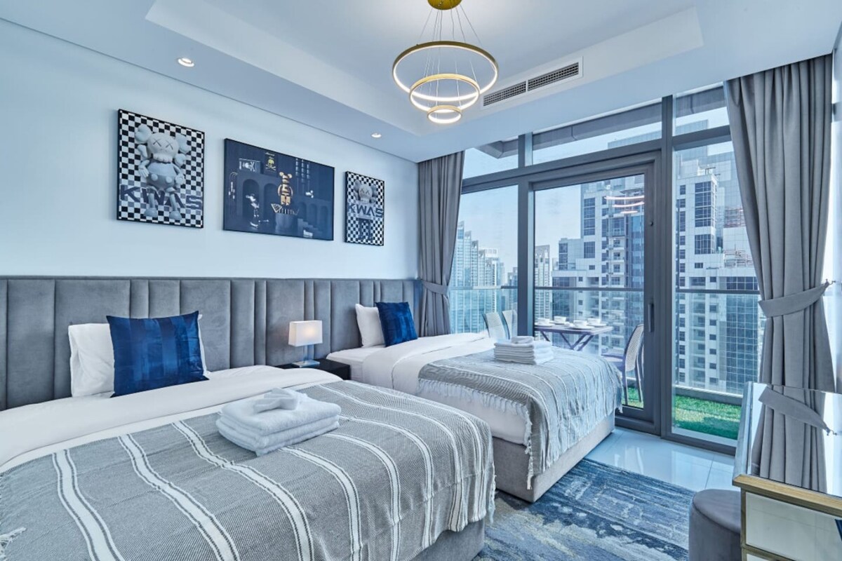 2 Bedroom Furnished Apartment with Burj Khalifa View 4