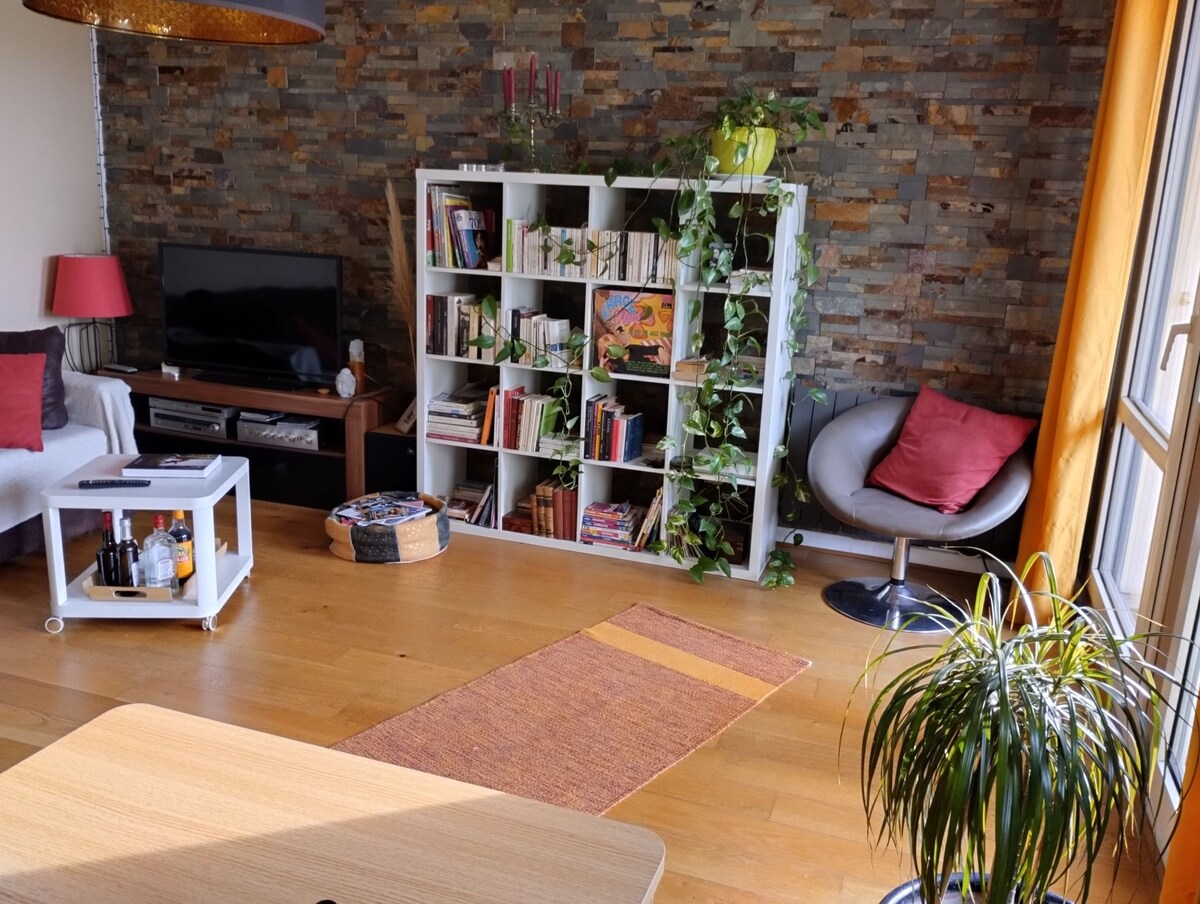 Popular Airbnb listing: JiPé's cozy nest in Mosson