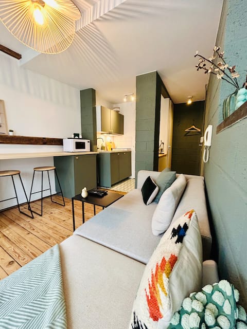 Top Airbnb: Charming duplex with terrace in the heart of Mons in Mons
