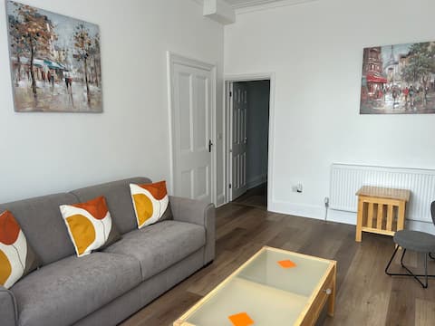 Top Airbnb: Spacious entire groundfloor flat in Weston Super Mare