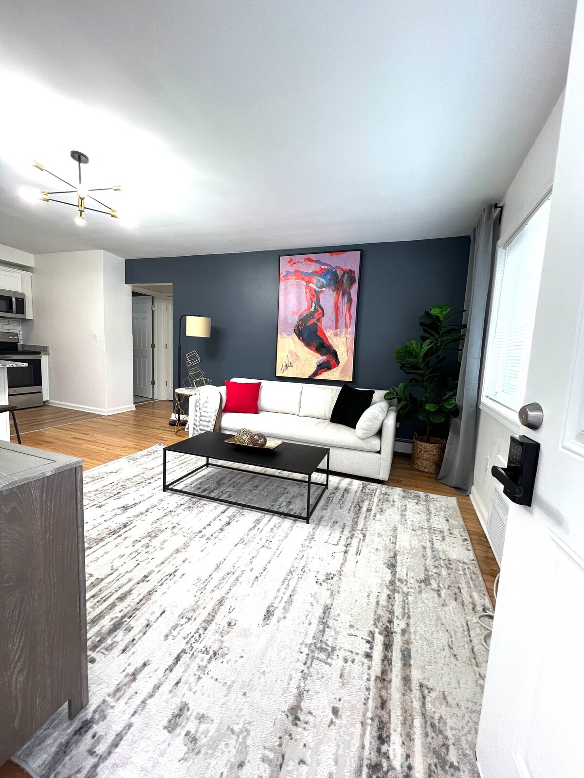 Მთავარი შესასვლელი